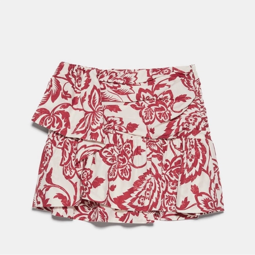 ZARA red and white patterned mini skirt! Size Small!!